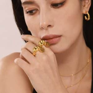 Women's Fashion Geometry Pattern Shaped Twisted Ring