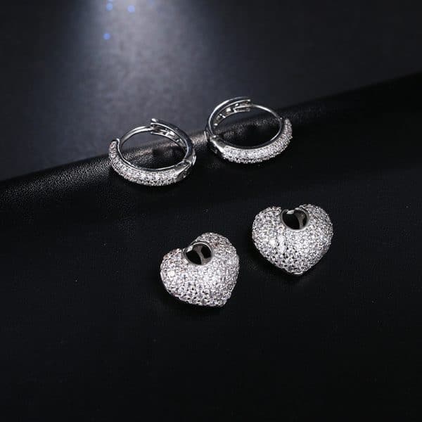 Micro-set zircon peach heart ear clip earrings