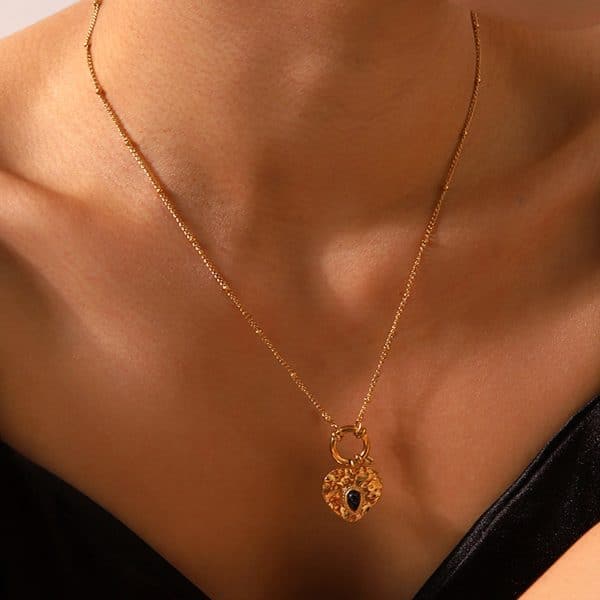French Style Vintage Court Style Titanium Steel Heart Pendant Necklace For Women
