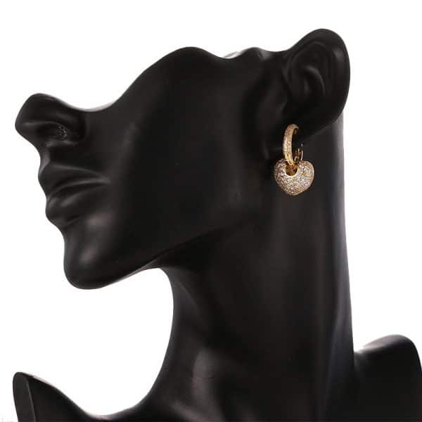 Micro-set zircon peach heart ear clip earrings