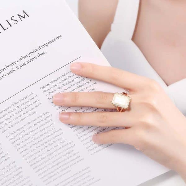 Gold stone ring