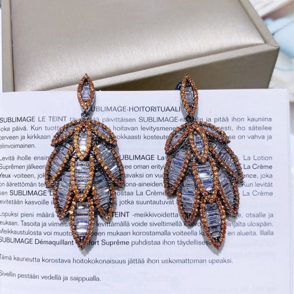Natural Wind Micro-set Zircon Leaf-shaped Earrings With Silver Needles