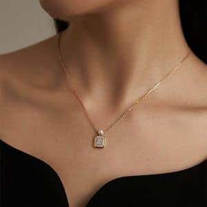 Classic Perfume Bottle Niche Design Necklace