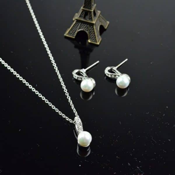 Simple Fashion Necklace Elegant Pearl Women's