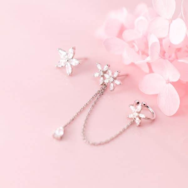 Asymmetric tassel water drop diamond earrings