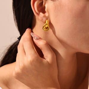 Simple Circle Line Winding Ear Studs