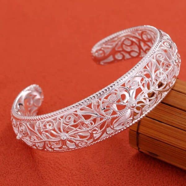 Women's Hollow-out Wide-faced Filigree Bracelet