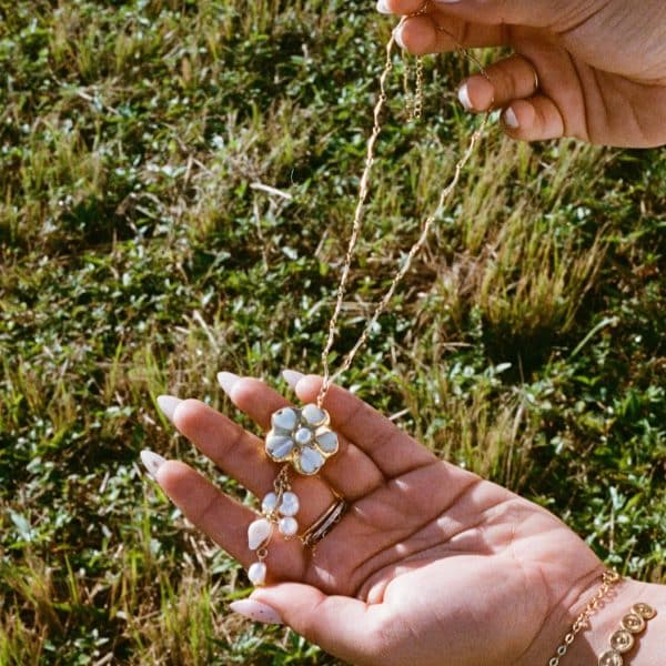 Female Flower Pendant Freshwater Pearl Necklace