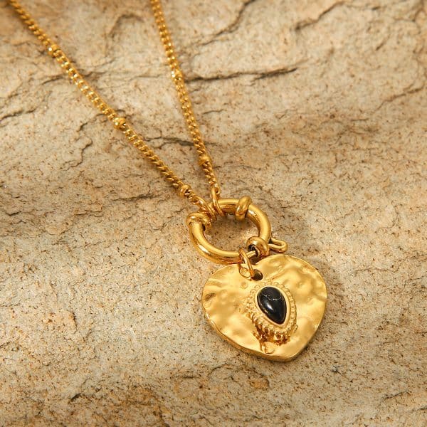 French Style Vintage Court Style Titanium Steel Heart Pendant Necklace For Women