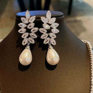 Horse Eye Leaf Earrings Female Drop-shaped