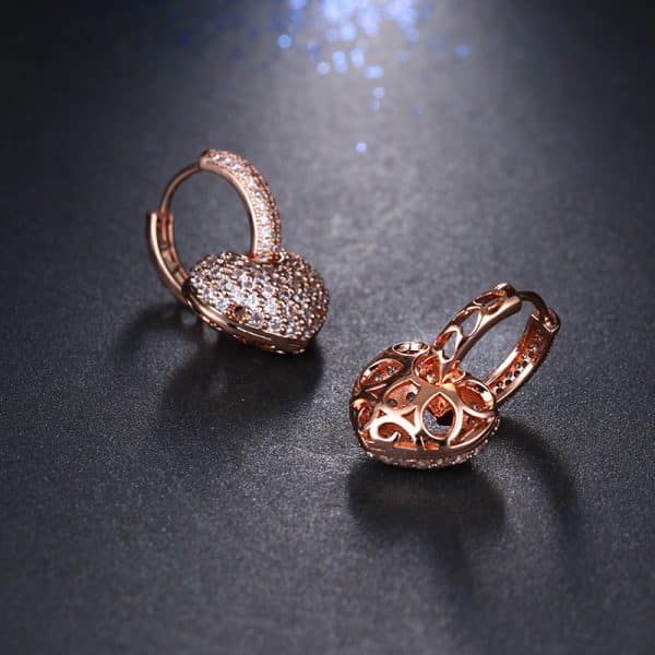 Micro-set zircon peach heart ear clip earrings