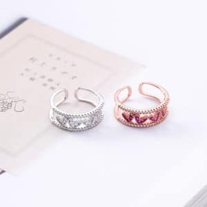 Stone heart-shaped ring student