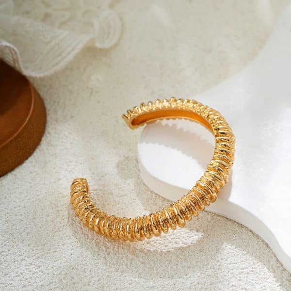 14K Gold Vintage Bracelet Ring Thorns Lava Opening