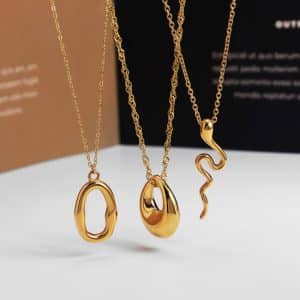 Popular Geometric Irregular Glossy Ring Snake Pendant Clavicle Chain
