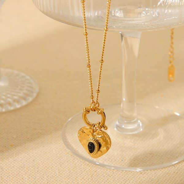 French Style Vintage Court Style Titanium Steel Heart Pendant Necklace For Women