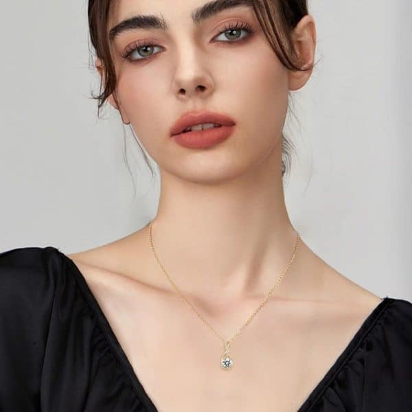 Water Drop Pendant Female Light Luxury Silver Necklace