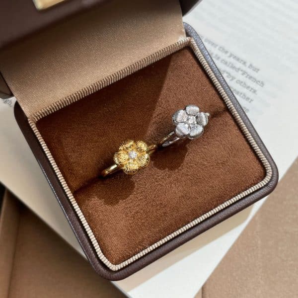 Three-dimensional Plum Ring