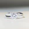 1 Karat Classic Four-claw Ring Winding Twisted Arm Moissanite
