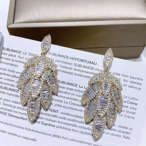 Natural Wind Micro-set Zircon Leaf-shaped Earrings With Silver Needles