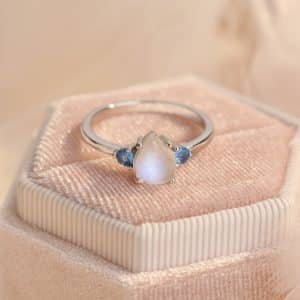 Women's Stylish Simple And Versatile Moonstone Ring
