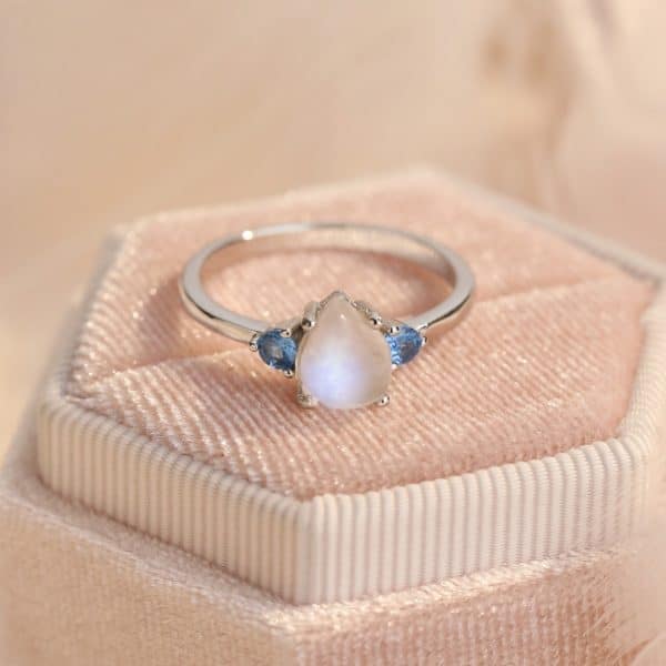 Women's Stylish Simple And Versatile Moonstone Ring