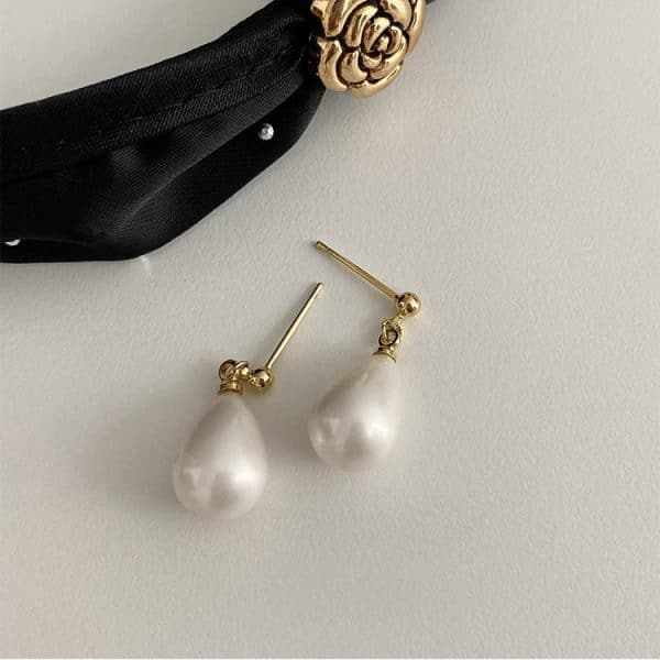 Women's Vintage Water Drop Pearl Stud Earrings