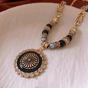 Flower Pearl Necklace Fashion Retro Design Light Luxury High Sense