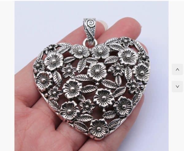 Hollow Flower Love Pendant European And American