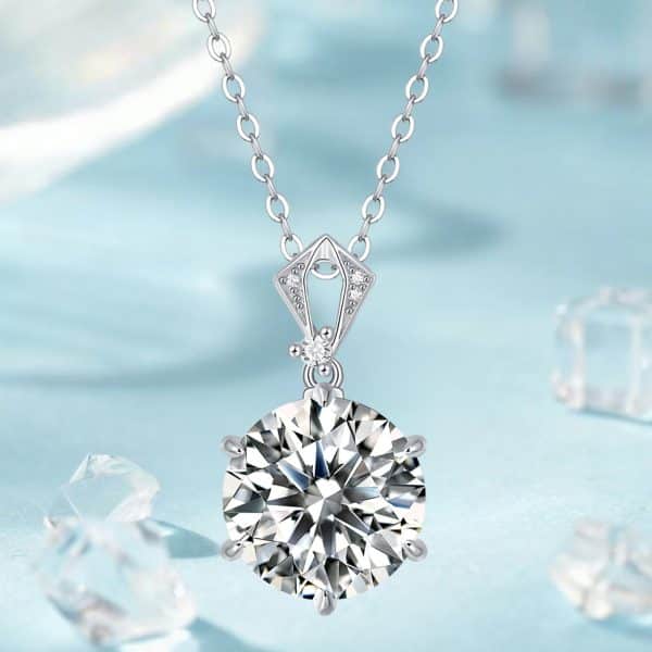 Inlaid Moissanite Plain Heart Pendant Clavicle Chain Necklace