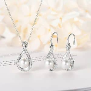 Simulated Pearl Jewelry Diamond Inlaid Clavicle Chain To Give Mom