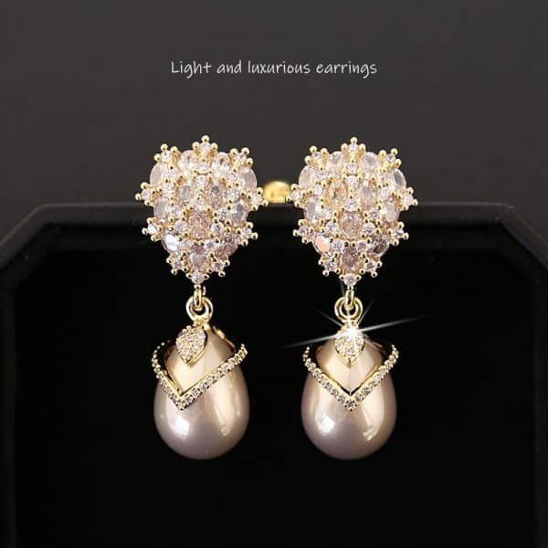Women's Inlaid Drop-shaped Pearl Earrings