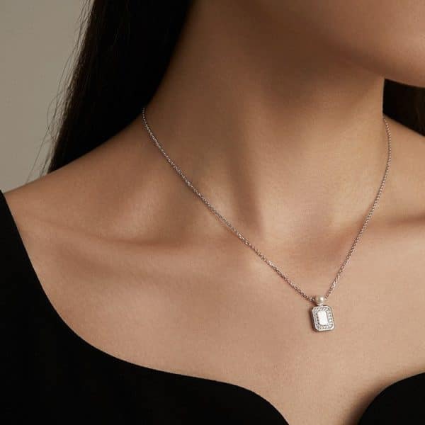 Classic Perfume Bottle Niche Design Necklace