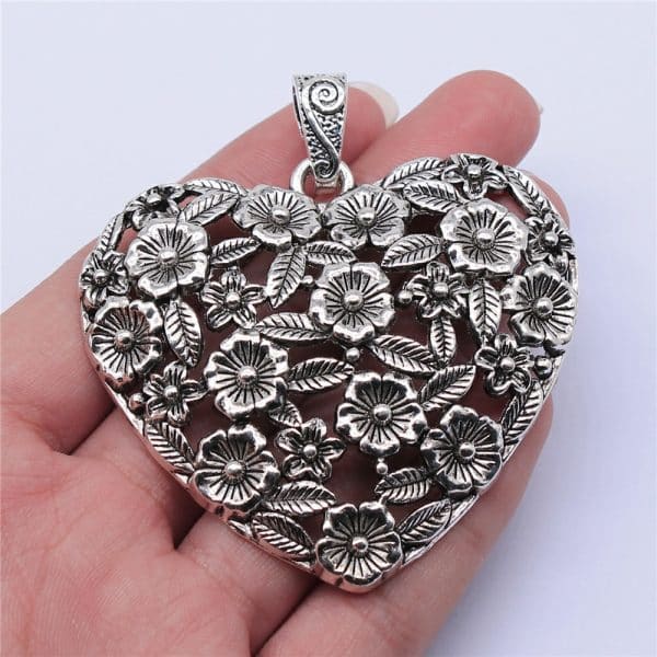 Hollow Flower Love Pendant European And American