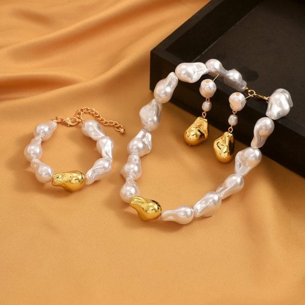 French Style Temperament Pearl Baroque Necklace