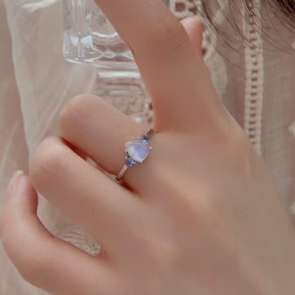 Women's Stylish Simple And Versatile Moonstone Ring