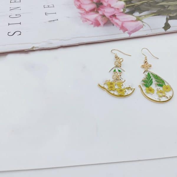 Women's Natural Dry Flower Drop Earrings