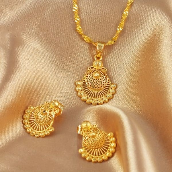 India Africa Light Luxury Shell Necklace Earrings Suit