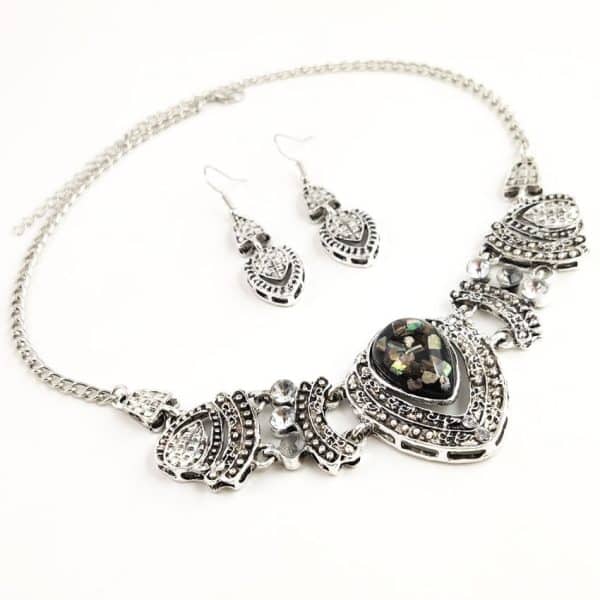 Vintage Water Drop Inlaid Gemstone Short Necklace