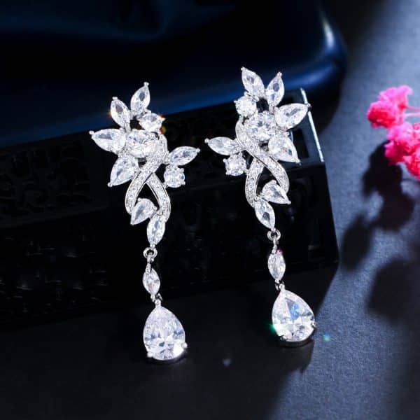 Women's Long Leaf-shaped Drop Earrings