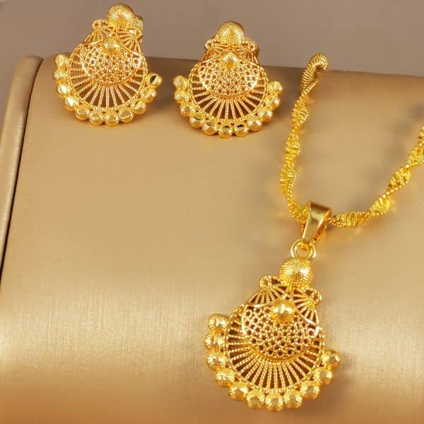 India Africa Light Luxury Shell Necklace Earrings Suit