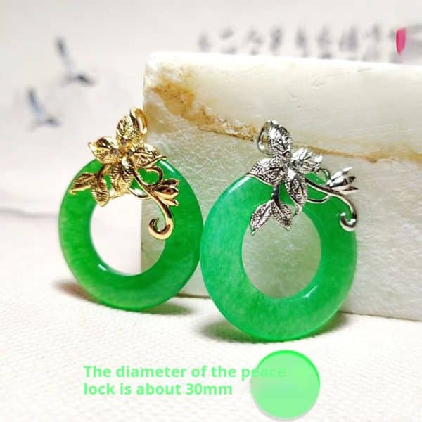 Emerald Inlaid Emerald Quartz Rock Jade Necklace