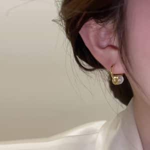Women's Niche Design Rhinestone Shell Circle Earrings