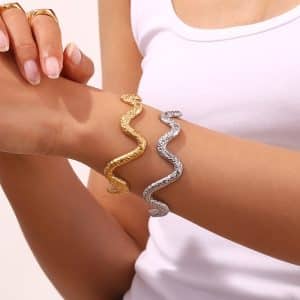 Fashionable All-match Stainless Steel 18K Gold Plating Beating Pattern Wave Snake Bracelet