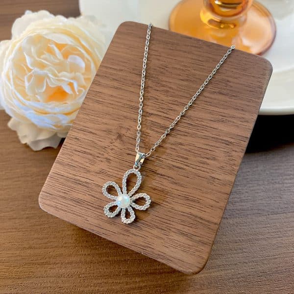 Women's High-grade Silver Pearl SUNFLOWER Necklace