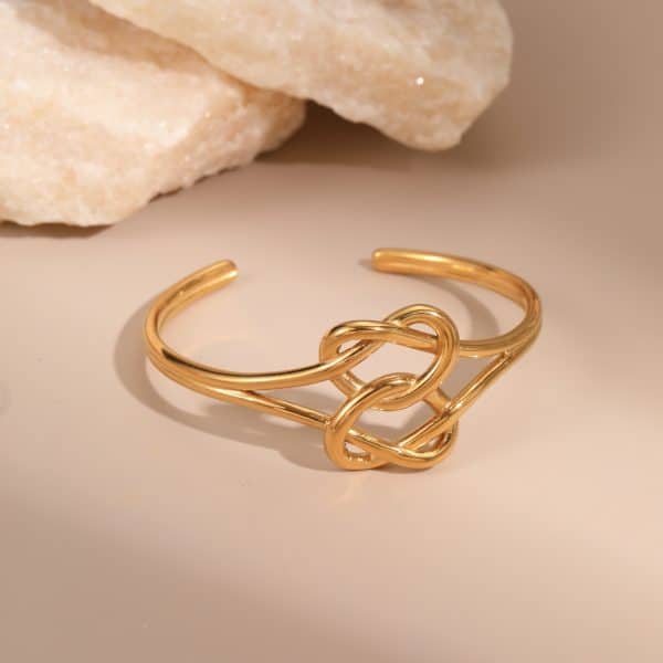 European And American Open Stainless Steel Bracelet 18K Gold Plating Heart-shaped Design Sense