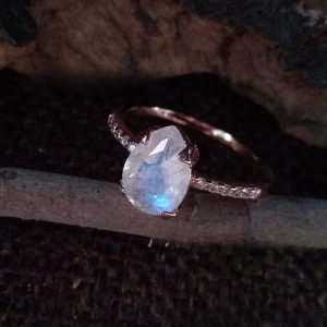 Simple Fashion Ring Inlaid With Natural Gemstone