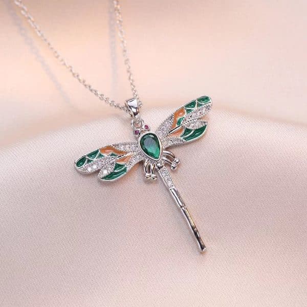 Women's Fashionable Colorful Dragonfly Pendant Necklace