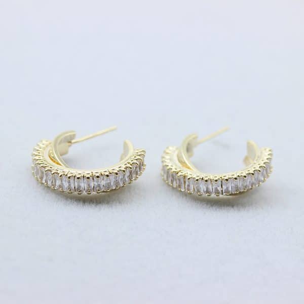 Women's Creative C-shaped Zircon Circle Stud Earrings