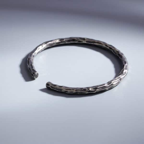 Vintage Distressed Cylindrical Simple Opening Bracelet