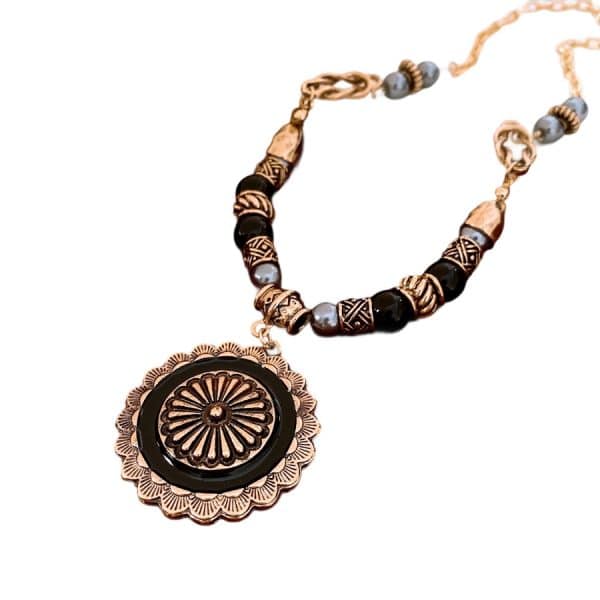 Flower Pearl Necklace Fashion Retro Design Light Luxury High Sense